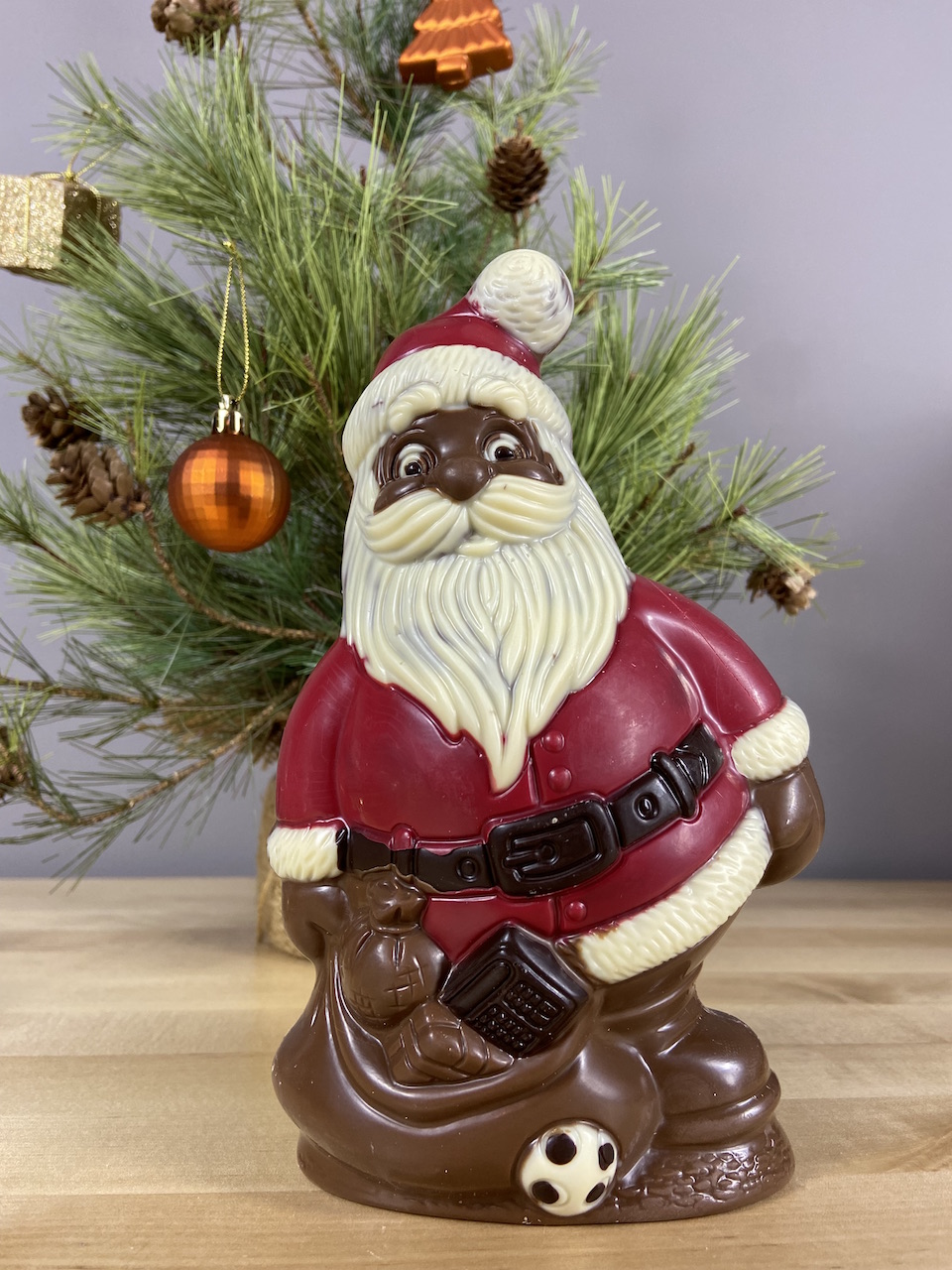 Nirvana Large Milk Chocolate Santa 250g